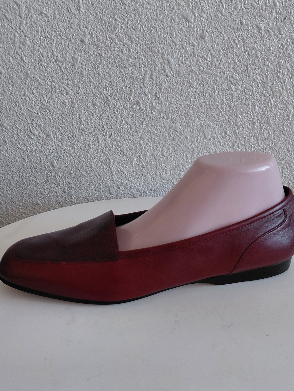 ENZO ANGIOLINI Liberty Burgundy Leather Flats Lizard Embossed Womens Size 9.5M.